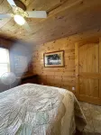 Beautiful Scenic River Cabin just 1/2 mile from Current River!
