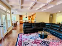 Stay in luxury, minutes from the Lake, perfect for entertaining. - ブティック
