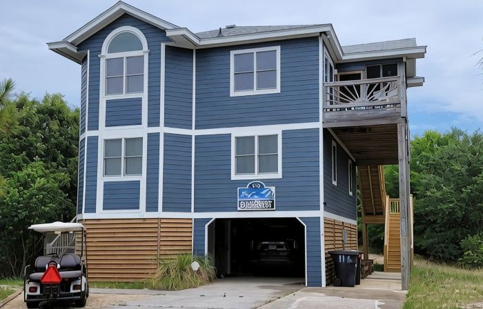 Beachside home in the heart of Duck, NC and walkable to the ocean!