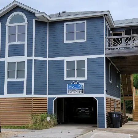 Beachside home in the heart of Duck, NC and walkable to the ocean!