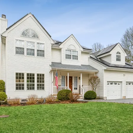 New Deck!  Private 1 Acre Family Friendly Home - Heated Pool, Home Office & Gym