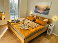 8P "Seegelblick" Vacation Home on the Waterfront with a Hot Tub, Sauna, and Fireplace - Homestays