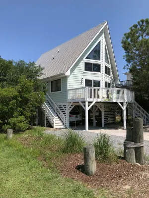 COROLLA OCEANSIDE-3 BEDROOM/2 BATH, SHORT WALK TO BEACH