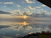 Newly Renovated Waterfront Cabin