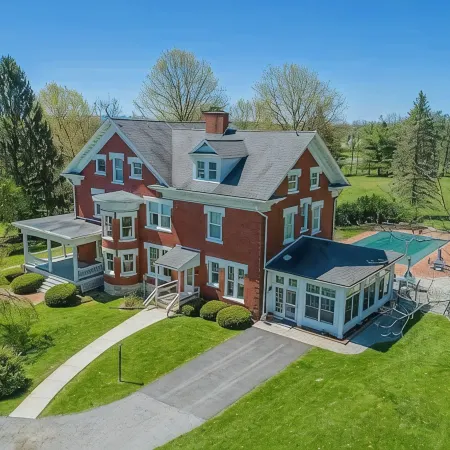 Eagle Spring Farm House Near Penn State Football
