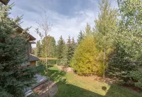 Modern Victor Town Home with Hot Tub and AC