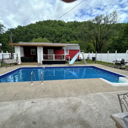 River Road Retreat.  Cabin minutes away from trails w/ hottub & seasonal pool!