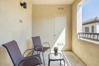 Luxury Suite King Bed 👑 Wi-Fi Pool Gym ✦ 55" Smart TVs 📺 Full Kitchen