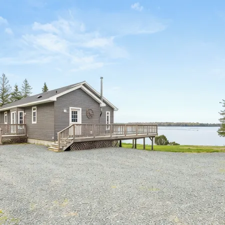 Waterfront Retreat 3Br/2BA on Taunton Bay.  Located Near Acadia National Park.