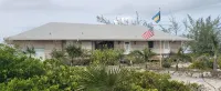 Oceanfront Retreat • Remote Beach Steps Away • Ocean Views from Every Room - 3 ดาว