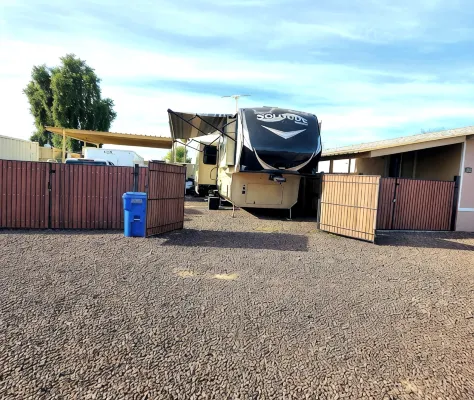 Cozy RV with WiFi and HVAC in Glendale/North Phoenix Luxury Fifth wheel camper - Bungalows