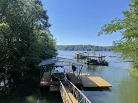 The Perch at Sunrise on Lewis Smith Lake. Beautiful lake front home. - con encanto