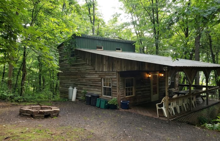 Comfy Cabin in the Woods with Extra-Large Covered Deck