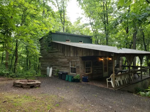 Comfy Cabin in the Woods with Extra-Large Covered Deck