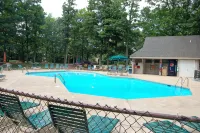 Upscale and Family-Friendly in Wintergreen - 수영장