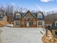 In Door Pool-6Br 5BA Lodges by Silver Dollar City & Table Rock Lake Sleeps 16