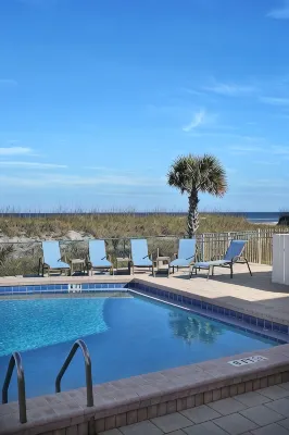 Sleepy Turtle -BEACH FRONT BLISS-Close to Mayo Clinic - 4-Star