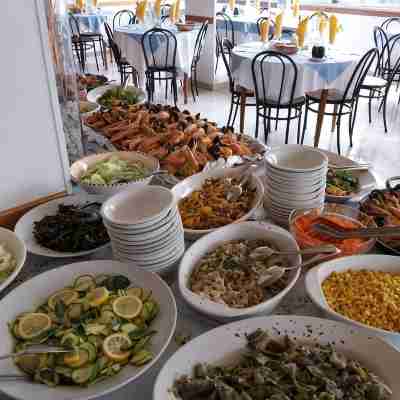 Hotel Caravan Dining/Meeting Rooms