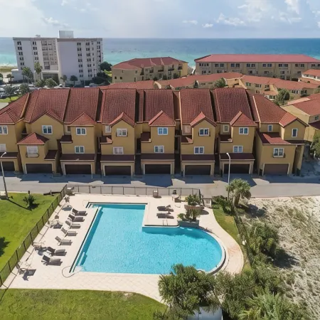 Pensacola Beach - 4 Bedrooms w/ Beach and Pool Access!