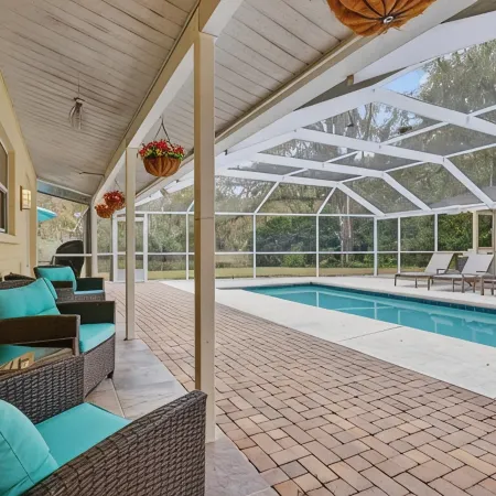 5Br UF Family Retreat with Private Pool, Pond, Game Room – Sleeps 10