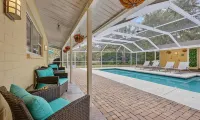 5Br UF Family Retreat with Private Pool, Pond, Game Room – Sleeps 10 - Private Pools