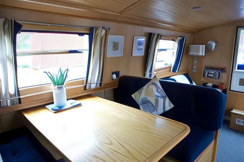Houseboat Hotels - Homestays