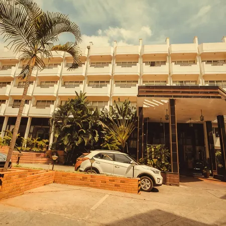 Hotel Ballal Residency Отели рядом с достопримечательностью «Гаруда Молл»