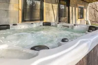 Tranquil retreat nestled in the breathtaking landscape of Hocking Hills. - WiFi