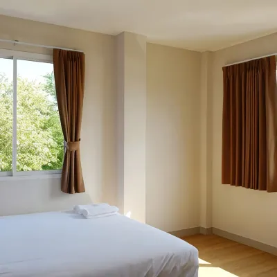 J-House Phetchaburi Hotels near Benjama Thep Uthit School