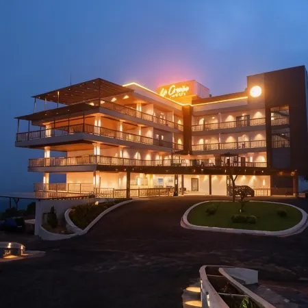 Le Crown Hotel