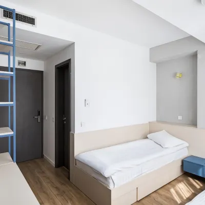 Graffiti Hotel Hotels near محطة مترو شتيفان الكبير