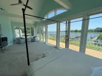 Waterfront 4 BR home with private pier and boat dock - Homestays