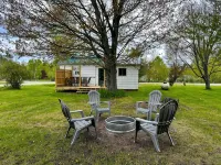 Charming 3-bedroom house in Trout Lake close to trails & lakes. - Homestays