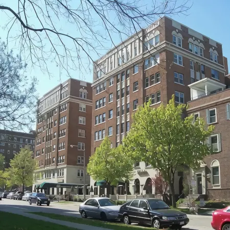 Huge condo in historic hotel near Lake Michigan/Parks/Festivals w/parking