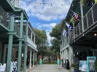 Seaside Proper Condo walk to the beach, shopping & restaurants Hotels in Seaside