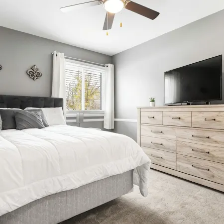 Spacious 4-bedroom house in the heart of West Omaha close to EVERYTHING
