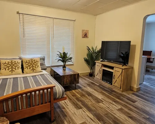 Cozy 1-bedroom apartment with AC, WiFi in serene Metaline Falls ポンダレイのホテル