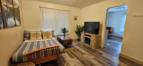 Cozy 1-bedroom apartment with AC, WiFi in serene Metaline Falls - 3 tähden