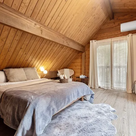 Charming 3-bedroom cabin in Woodinville with AC, WiFi