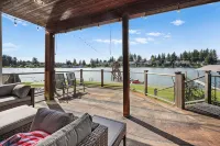 Waterfront perfection with multiple bedrooms & bathrooms - 5000 sf - 4-Star