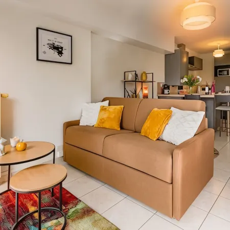 Cosy Apartment with Large Balcony and Private Parking Hoteles en Lorient