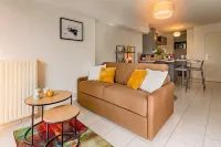 Cosy Apartment with Large Balcony and Private Parking - Wi-Fi