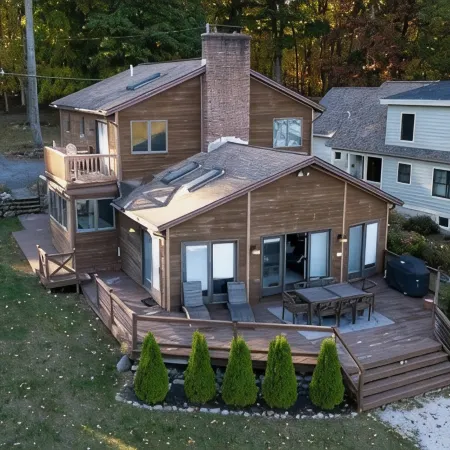 Charming 3-bedroom house with AC, WiFi in brilliant Lake George