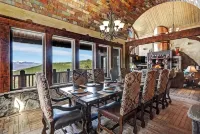 Spacious, Custom Built, Luxury Home Cabin with Hot Tub, Stunning Views,