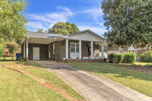 Family-Friendly 3/2 Home Near Prisma, Fenced Yard - Homestays