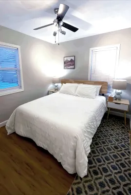 Skots Villa Bottom East. Centrally Located Near Sanford Medical Center & Midco.