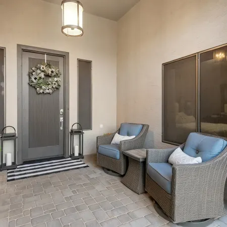 Luxury Home, Beautiful Neighborhood, Spacious for Family, with Pool/Spa.