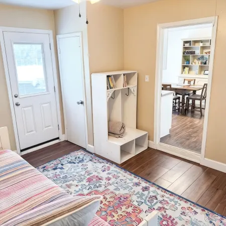 Blue Haven at Salado Plaza. Family Friendly Townhome w/ Fenced Back Yard!