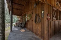 Private Creekside Cabin • Waterfall • Hot Tub • Lake Access - Alppimaja