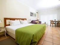 Pestana Palm Gardens Hotel dekat Pantai Vale Centeanes